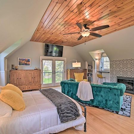 Stylish Studio With Fireplace About 3 Mi From Dtwn! Саратога Спрингс Екстериор снимка