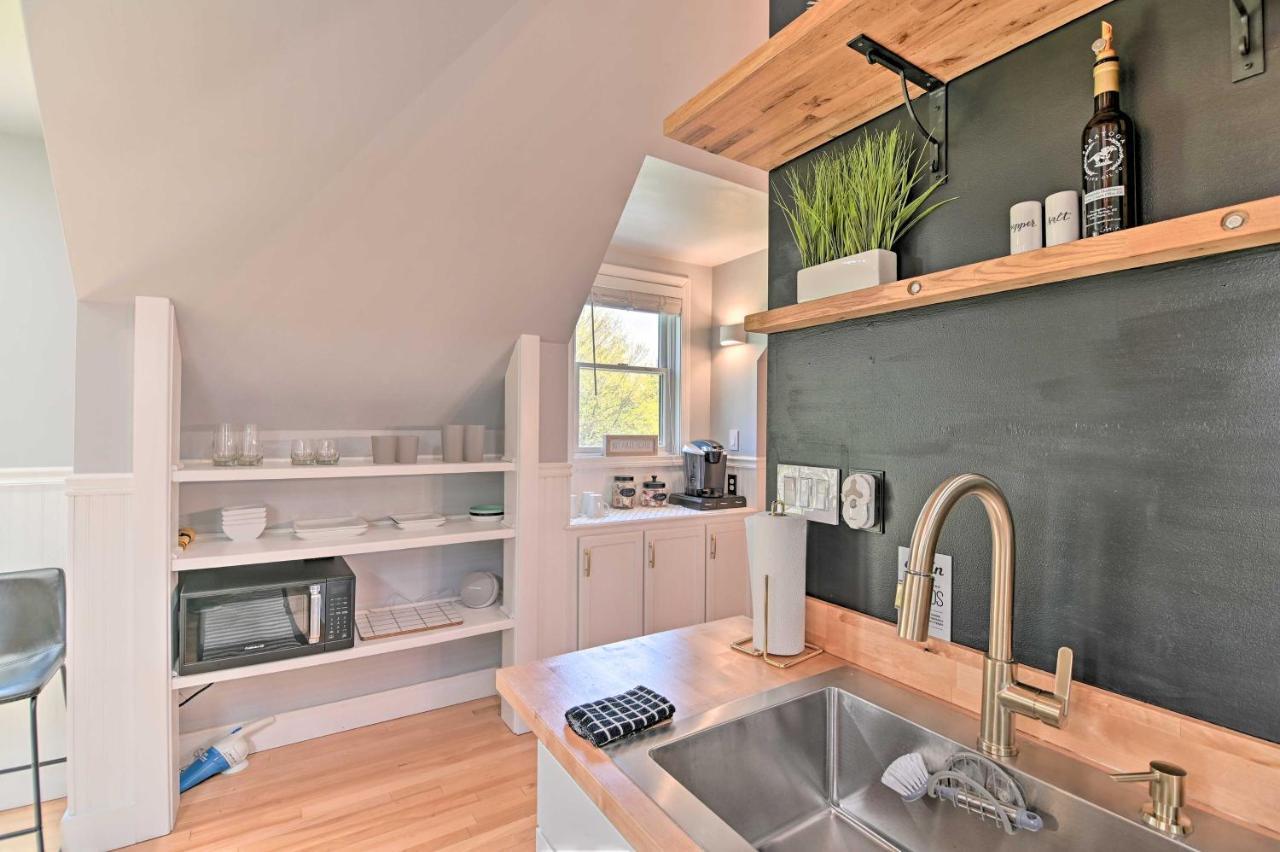 Stylish Studio With Fireplace About 3 Mi From Dtwn! Саратога Спрингс Екстериор снимка